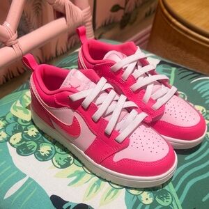 Nike Kids Sneakers in Pink and White